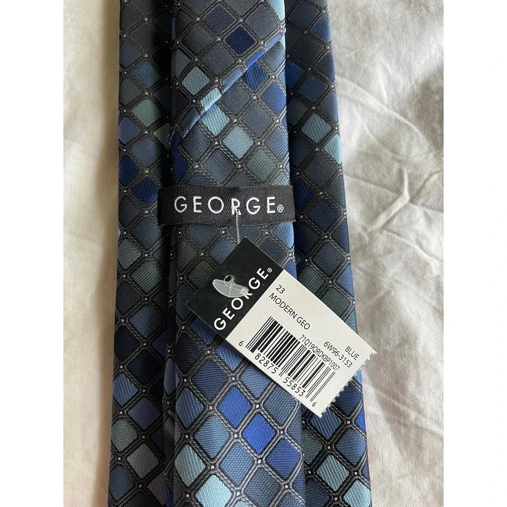 NEW George 6W96-3153 Necktie Dress Tie in Blue Modern‎ Geometric Diamond Print